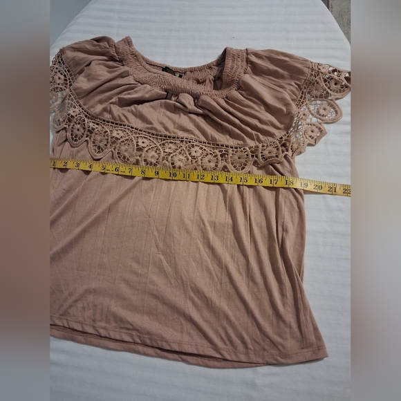 Tan Lace Trim Women's Top Size Med - Picture 7 of 11